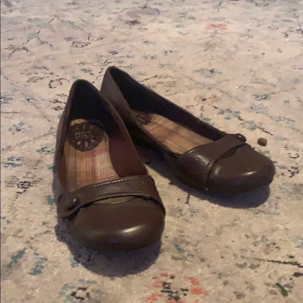 Brown “hot kiss” flat shoe!